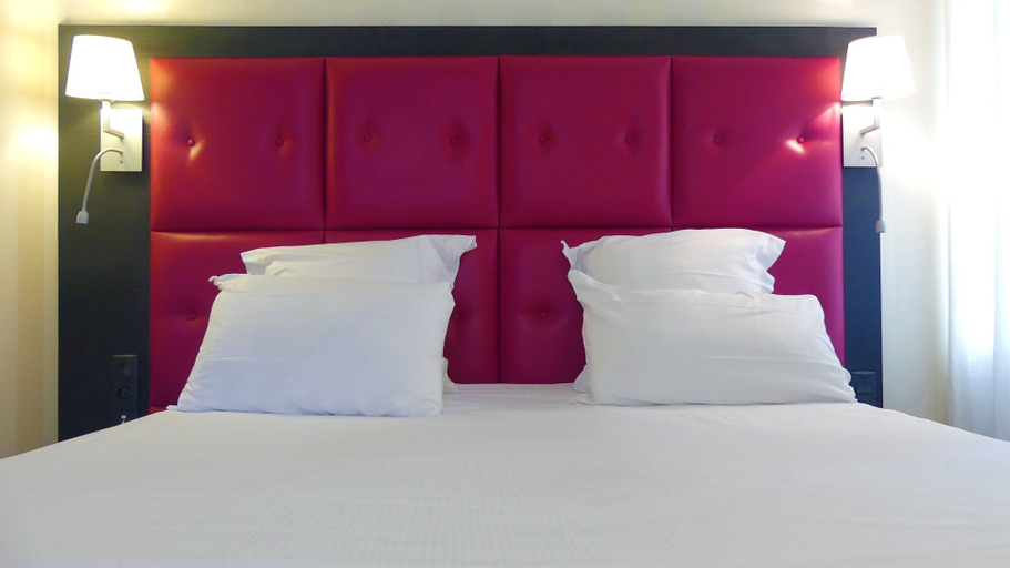 Bedroom 3, Logis Hôtel Saint-Guirec et de la Plage, Côtes-d'Armor