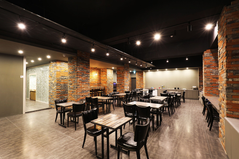 Food & Drinks 5, Hotel Mondavi, Muan