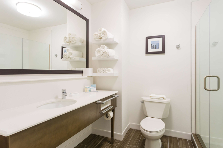 Bathroom 4, Hampton Inn Havelock, Craven
