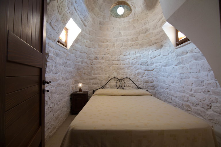 Bedroom 4, Trulli San Leonardo, Bari