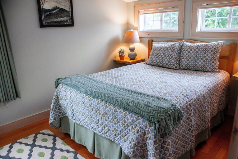 Bedroom 3, Top Notch Inn, Coos