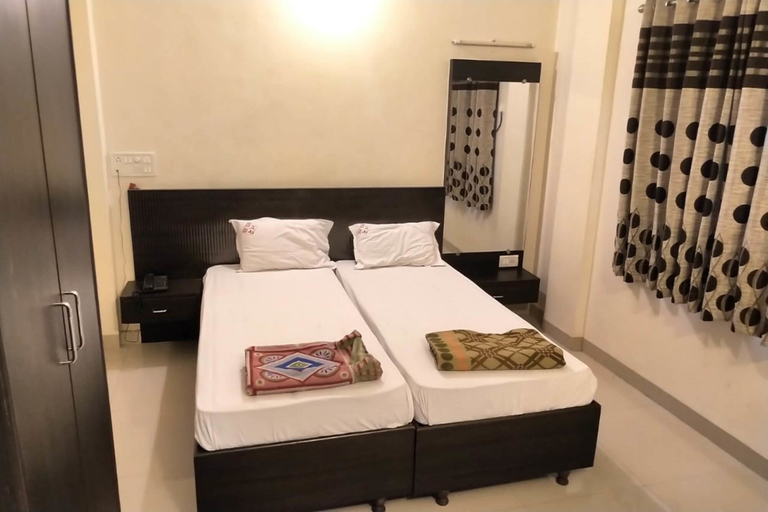 Bedroom 3, Hotel Rose Lodge, Pune