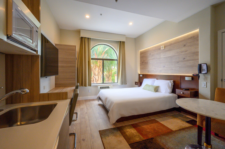 Bedroom 1, Studios Inn, Santa Clara