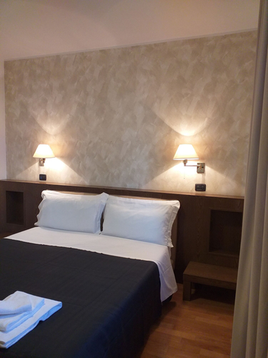 Bedroom 3, Hotel Cavalieri Pinerolo, Torino
