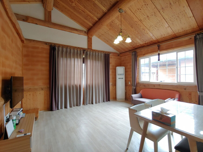 Bedroom 3, Geumok Log Pension, Seogwipo