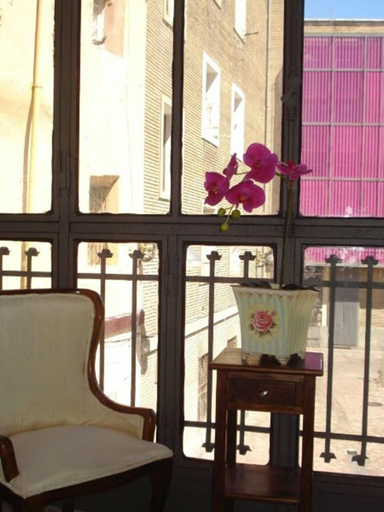 Others 5, Hostal Central, Zaragoza