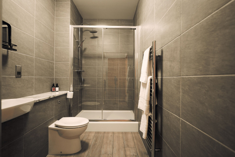 Bathroom 4, Herongate Apartments, West Berkshire