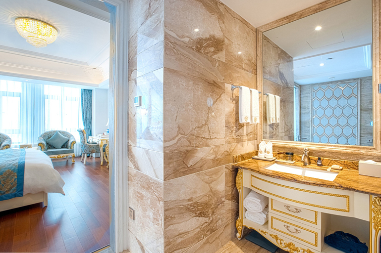 Bathroom 5, Wyndham Grand Kunming East, Kunming