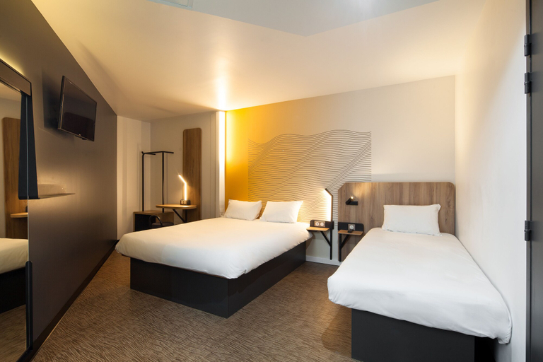 Bedroom 3, B&B HOTEL NANTERRE Rueil Malmaison, Hauts-de-Seine