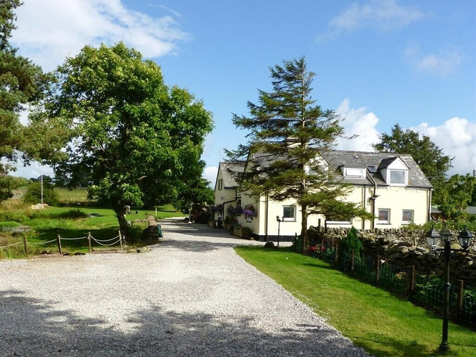 Exterior & Views 2, Llwyn Onn Guest House, Conwy