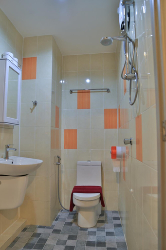 Bathroom 3, Harrys Hotel, Bar & Restaurant, Pattaya