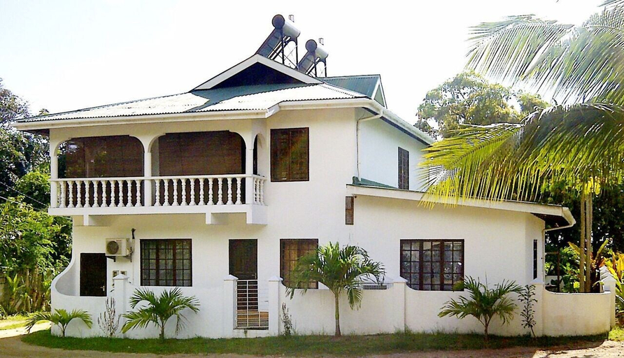 Exterior & Views 2, Castaway Lodge