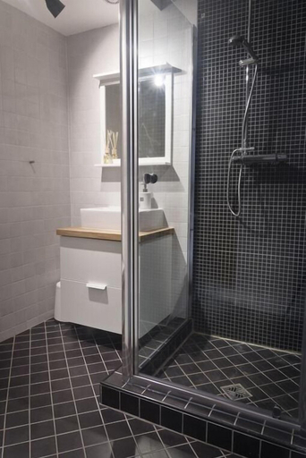 Bathroom 4, Briet Apartments, Reykjavík