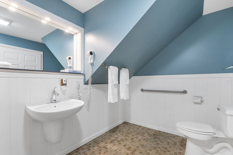 Bathroom 4, Top Notch Inn, Coos