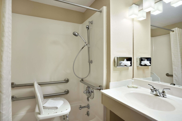 Bathroom 4, Super 8 by Wyndham Mt. Vernon IL, Jefferson