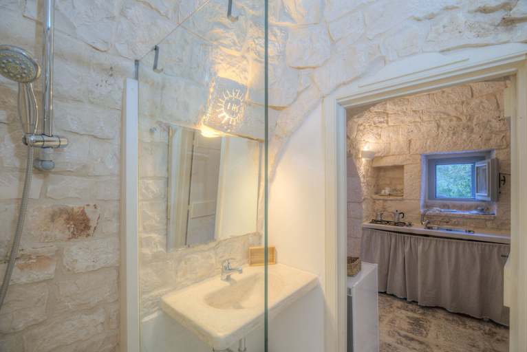 Bathroom 3, Trullo Palmento Cisternino by Typney, Brindisi