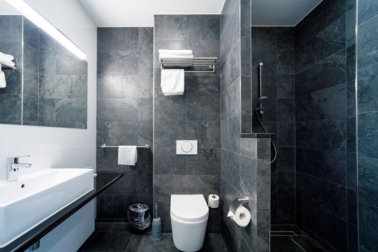 Bathroom 4, Bastion Hotel Tilburg, Tilburg