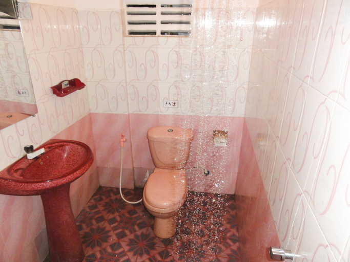 Bathroom 5, Spring holiday, Weligama
