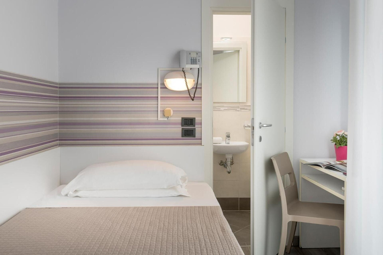 Bedroom 4, Hotel Ervill, Rimini