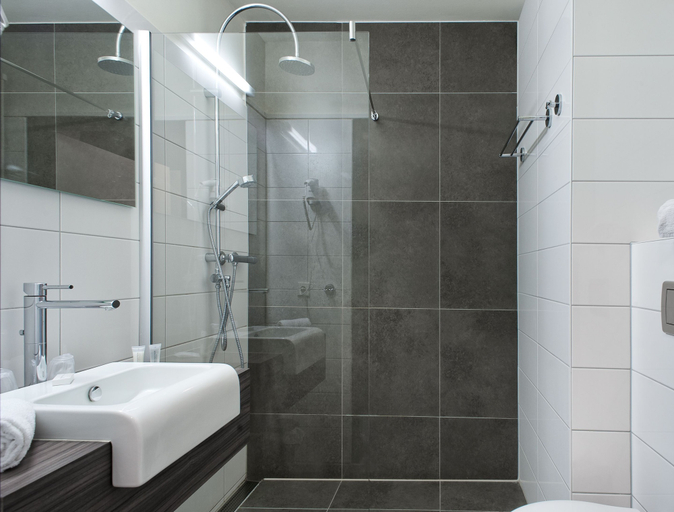 Bathroom 4, Eurotel Lanaken - Different Hotels, Limburg