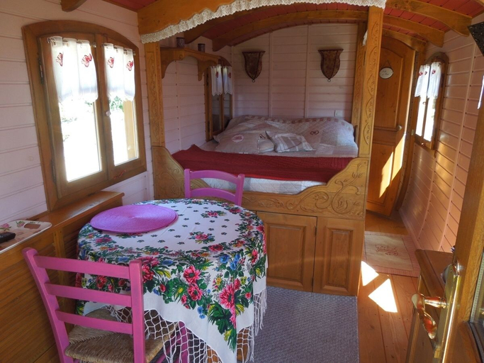 Bedroom 4, La Clé des Roulottes Campsite, Morbihan
