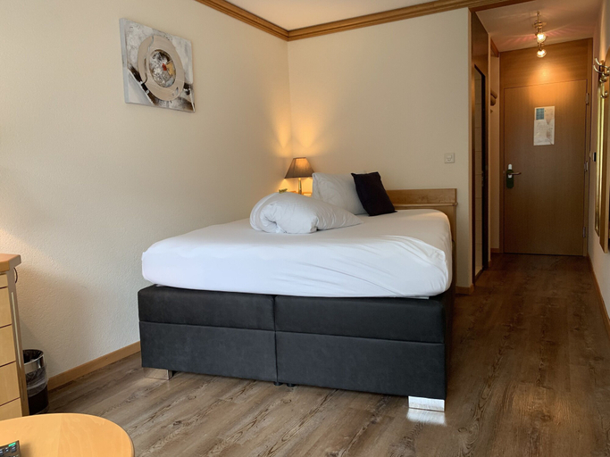 Bedroom 3, Hotel Quellenhof Leukerbad, Leuk