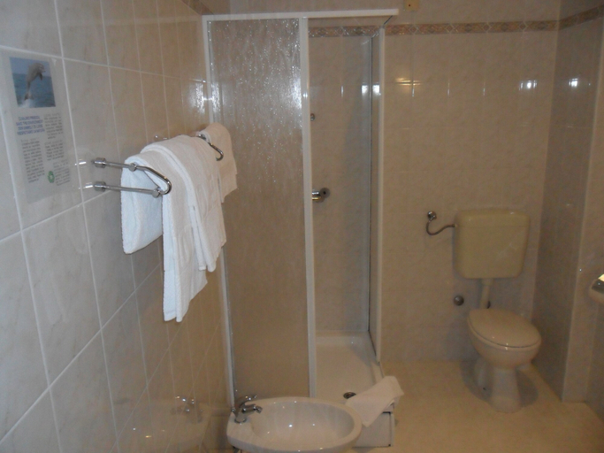 Bathroom 4, Hotel Vila Ruzica, Crikvenica