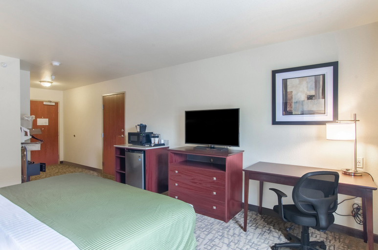 Bedroom 3, Cobblestone Hotel & Suites - Greenville, Mercer