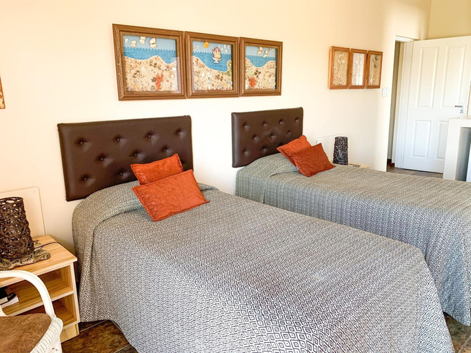 Bedroom 3, Marina Martinique B and B, Cacadu