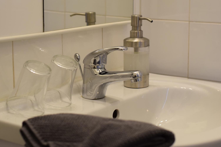 Bathroom 5, Nouvel Hôtel, Var