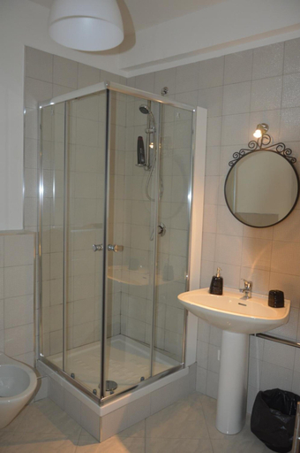 Bathroom 5, La Colomba B&B, Bari