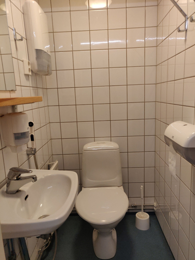 Bathroom 5, Kuerkievari KuerHostel, Lapland