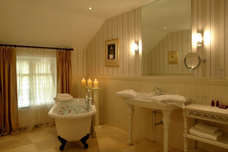 Bathroom 4, Cabra Castle Hotel