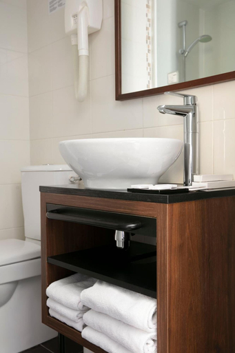 Bathroom 4, Hotel Montparnasse Alesia, Paris