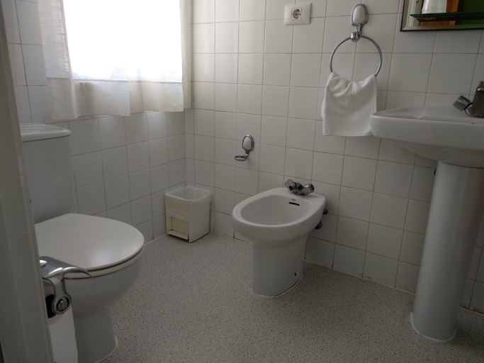 Bathroom 5, Hostal Buenavista, Lugo