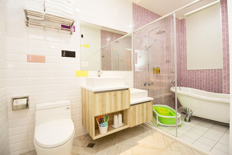 Bathroom 5, Plum Forest, Yilan