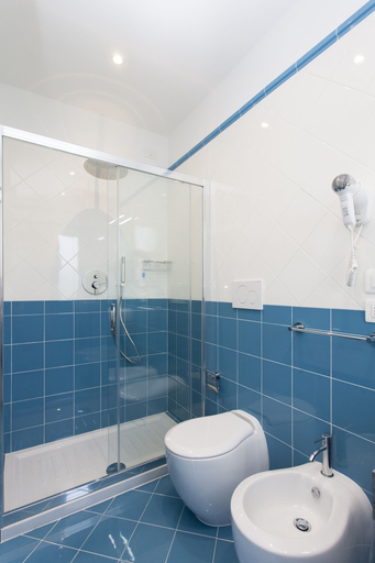 Bathroom 5, Hotel Greif, Venezia
