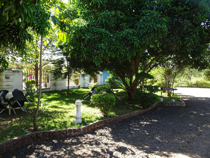 Others 5, White Rose Lodge, Livingstone