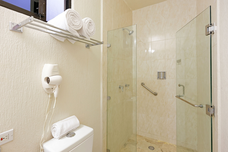 Bathroom 4, Hotel Olmeca Plaza, Centro