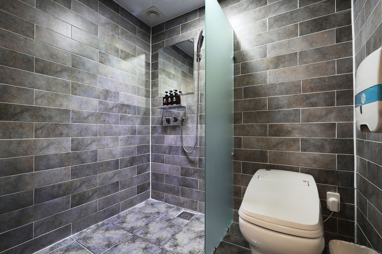 Bathroom 4, Hotel Mondavi, Muan