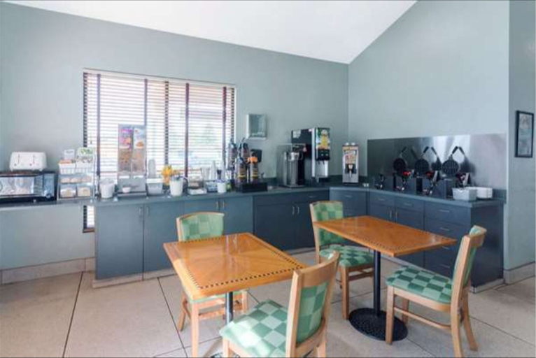 Food & Drinks, Super 8 By Wyndham Wisconsin Dells, Sauk