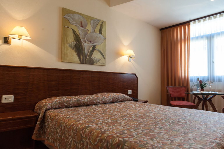 Bedroom 4, Hotel Unzaga Plaza, Guipúzcoa
