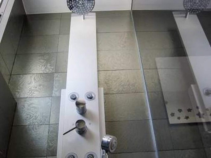 Bathroom, Casa Santa Cristina, Girona
