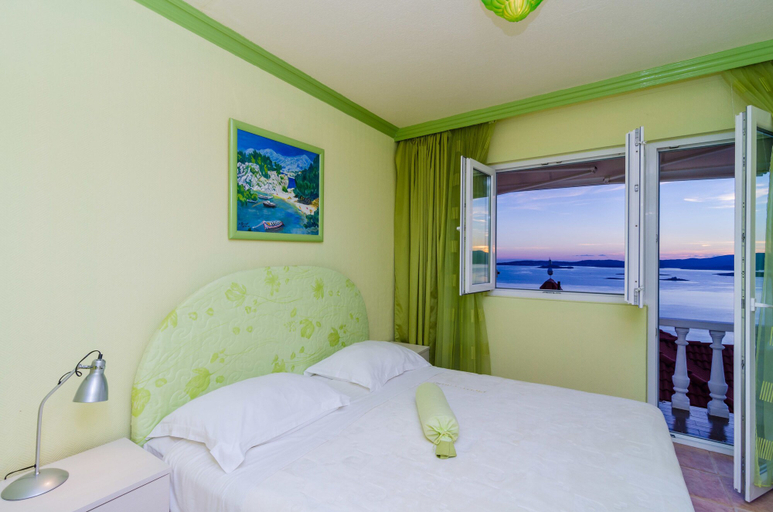 Bedroom 1, Villa Antonio, Orebić