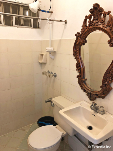 Bathroom 4, Casa de Carlo, Tagaytay City