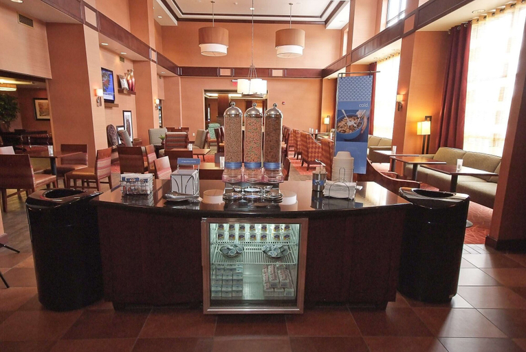 Food & Drinks 5, Hampton Inn & Suites Vineland, Cumberland