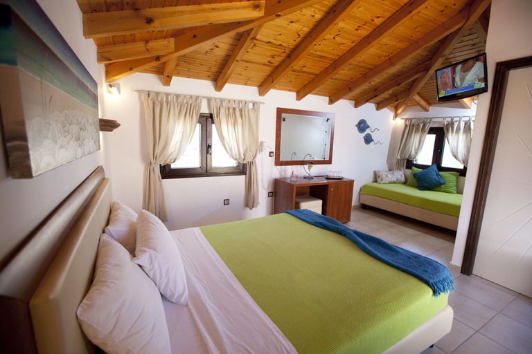 Bedroom 2, Berdoussis Hotel, Peloponnese