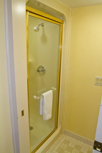 Bathroom 4, Days Inn by Wyndham Blue Springs, Kansas City