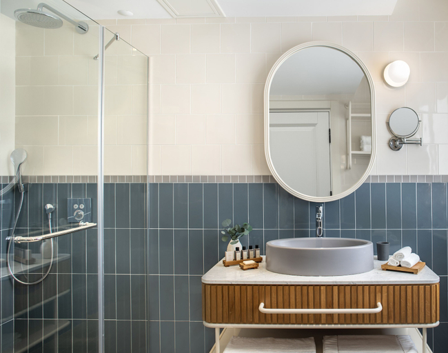 Bathroom 5, Ecole St Pierre Hotel, Beyoğlu