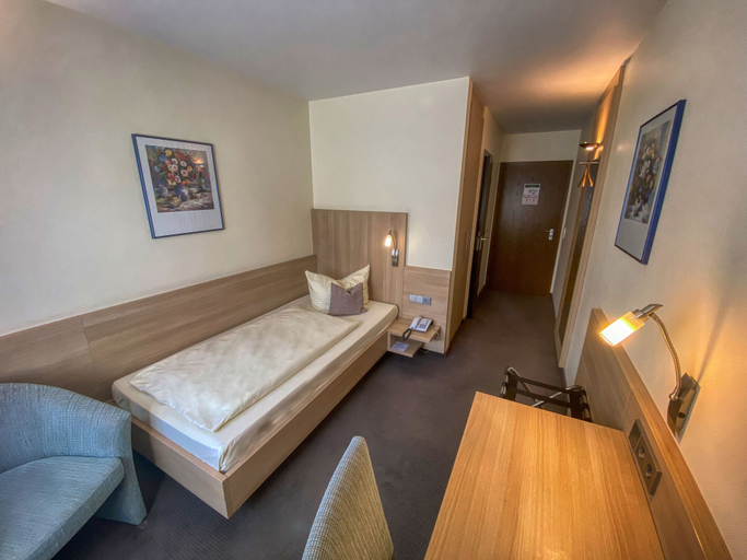 Bedroom 4, City Partner Hotel Berliner Hof, Karlsruhe